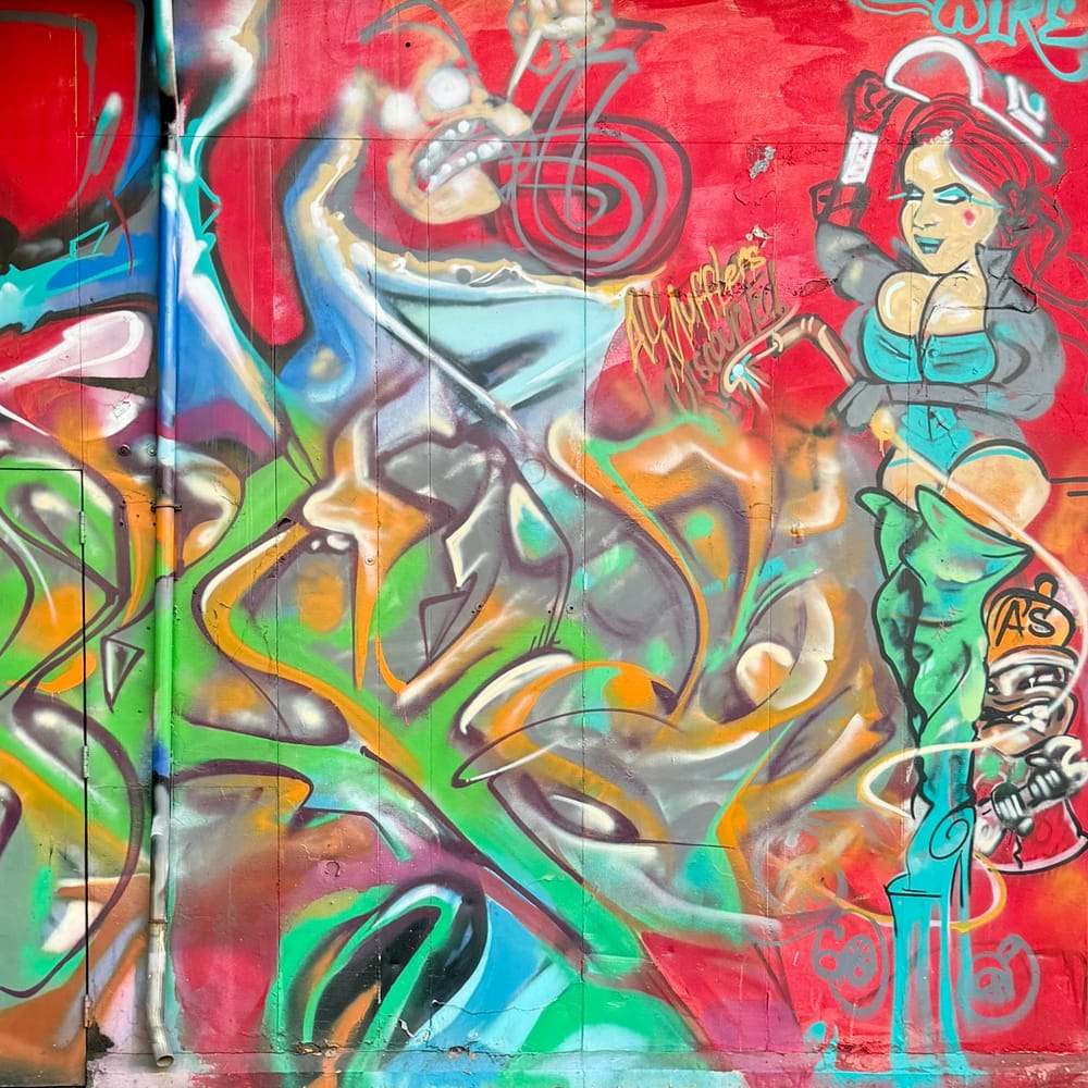 High St / International Blvd