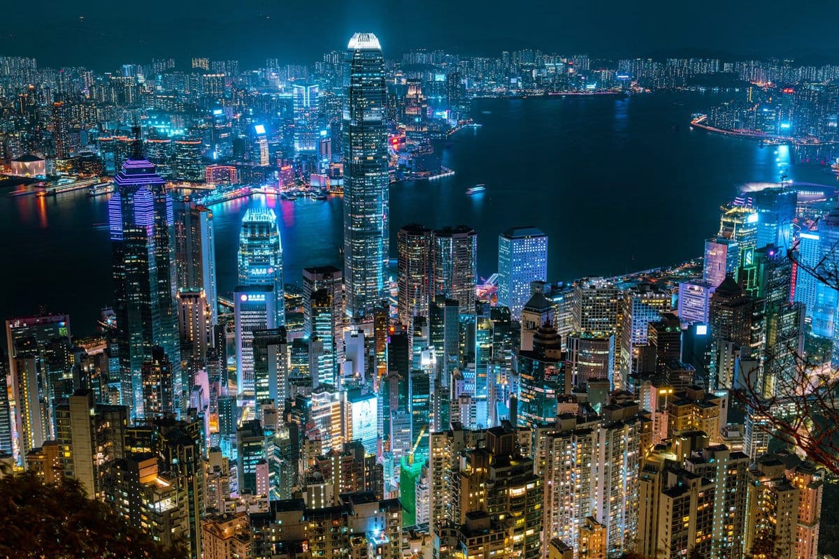 🌐 Hong Kong has overtaken Switzerland as the world's top offshore wealth hub. The $10 billion gap is the least interesting part.